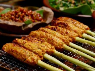 10 Makanan Khas Bali yang Mendunia