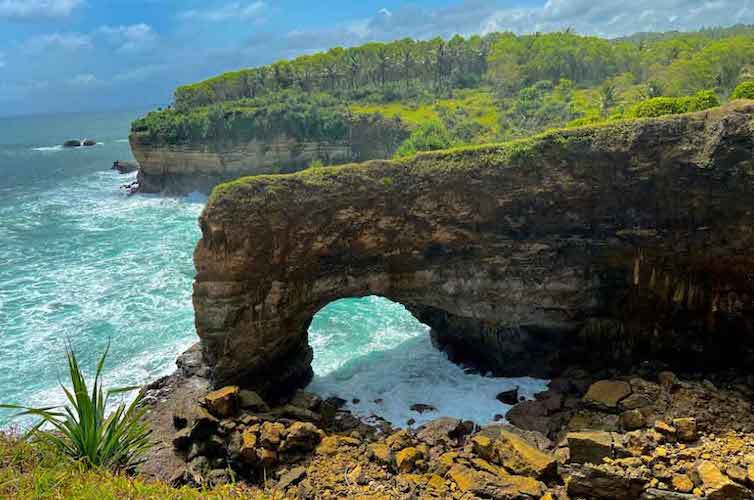 10 Tempat Wisata di Pacitan Untuk Anak dan Keluarga yang Murah dan Lagi Hits