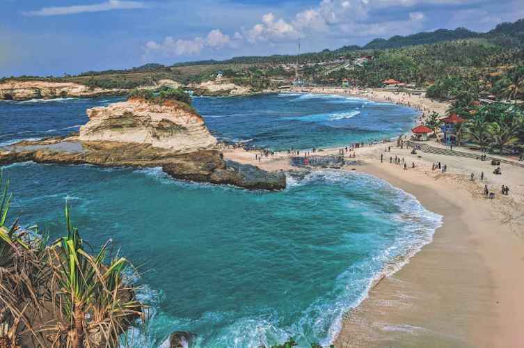 10 Tempat Wisata di Pacitan Untuk Anak dan Keluarga yang Murah dan Lagi Hits