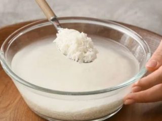 7 Manfaat Endapan Air Cucian Beras Untuk Wajah Berjerawat dan Cara Pemakaianya