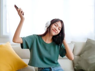 10 Manfaat Mendengarkan Musik Untuk Kesehatan Otak
