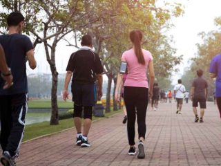8 Manfaat Jalan Pagi Untuk Kecantikan